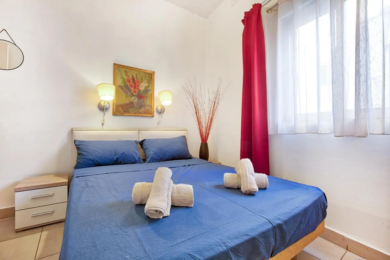 Vic- Seafront Apartment Sliema