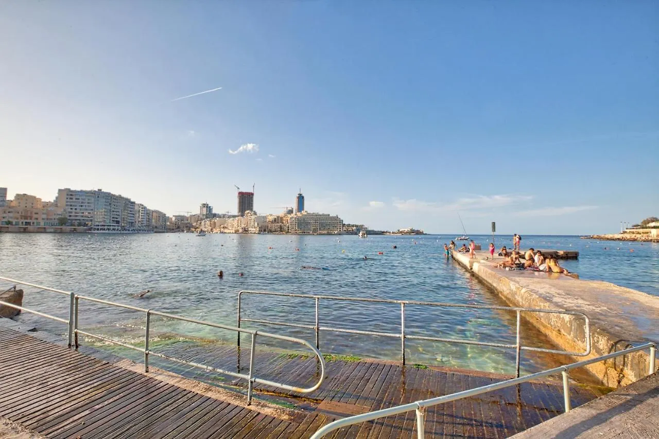 Vic- Seafront Apartment Sliema