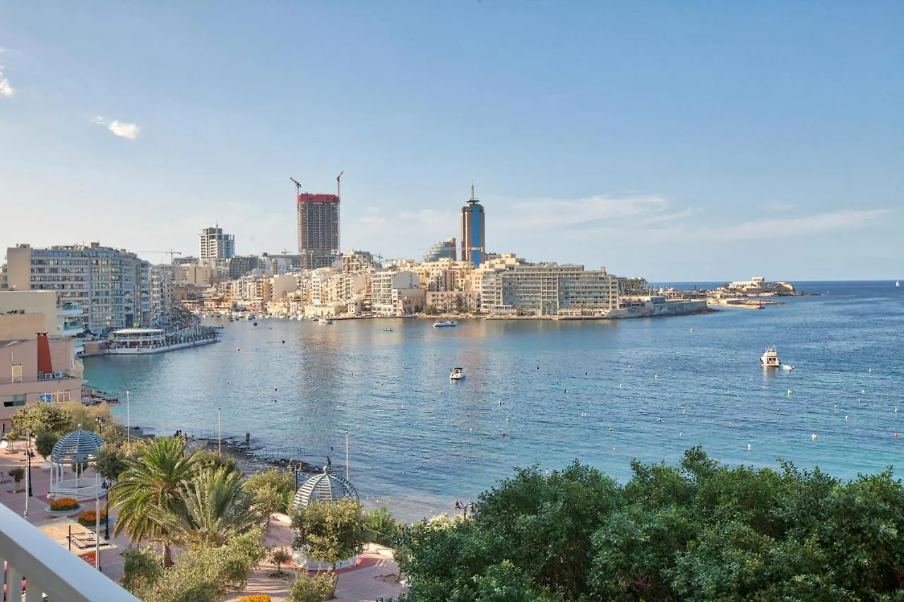 Vic- Seafront Apartment Sliema