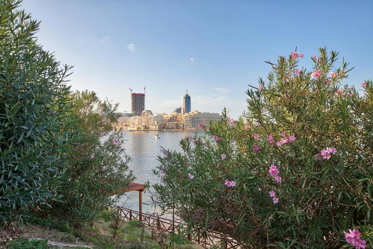Vic- Seafront Apartment Sliema