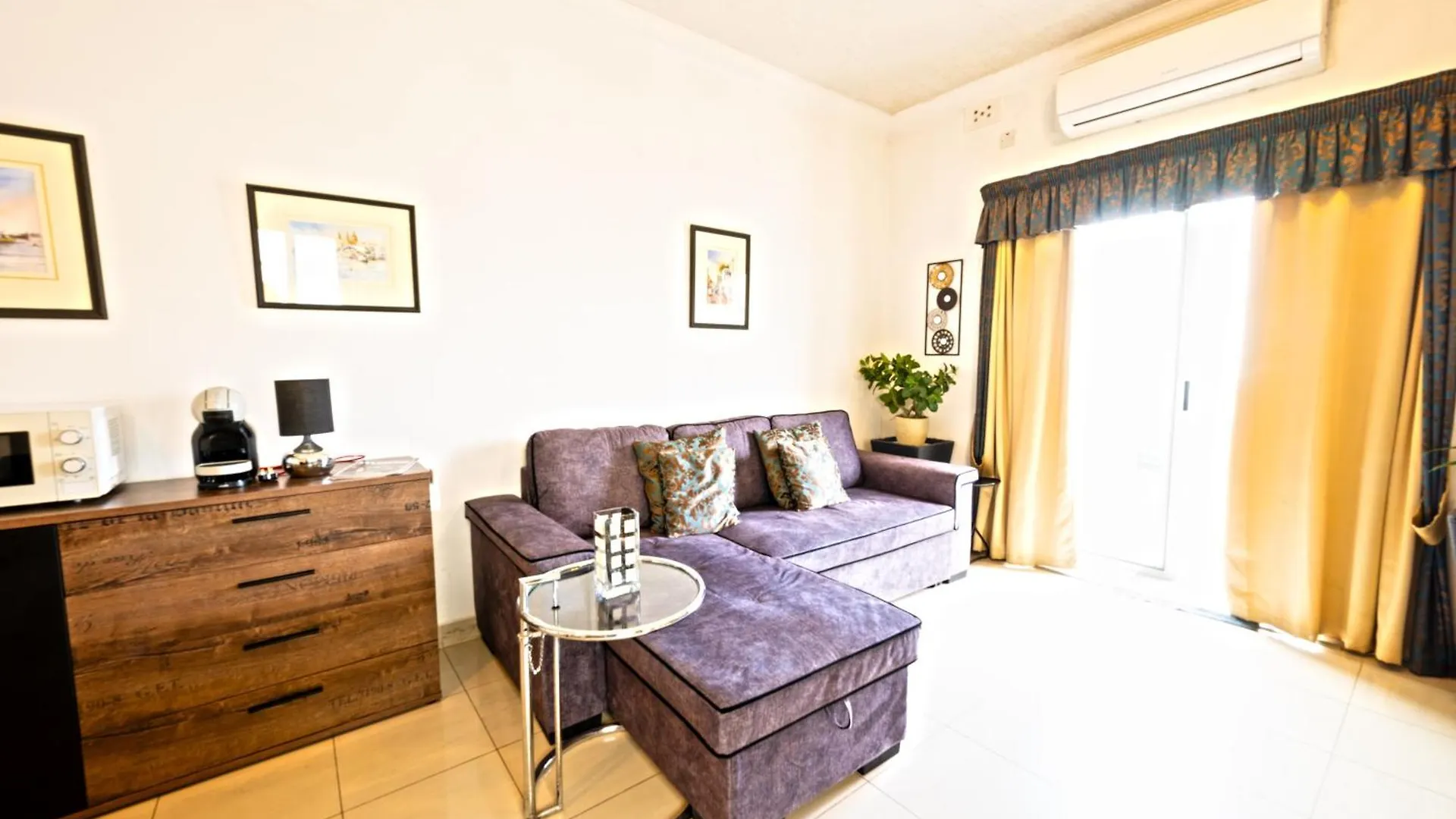 Vic- Seafront Apartment Sliema